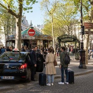 tour and discovery 05062026 place des abbesses pickup