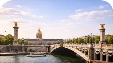 Airport transfer to Invalides and Pont Alexandre III